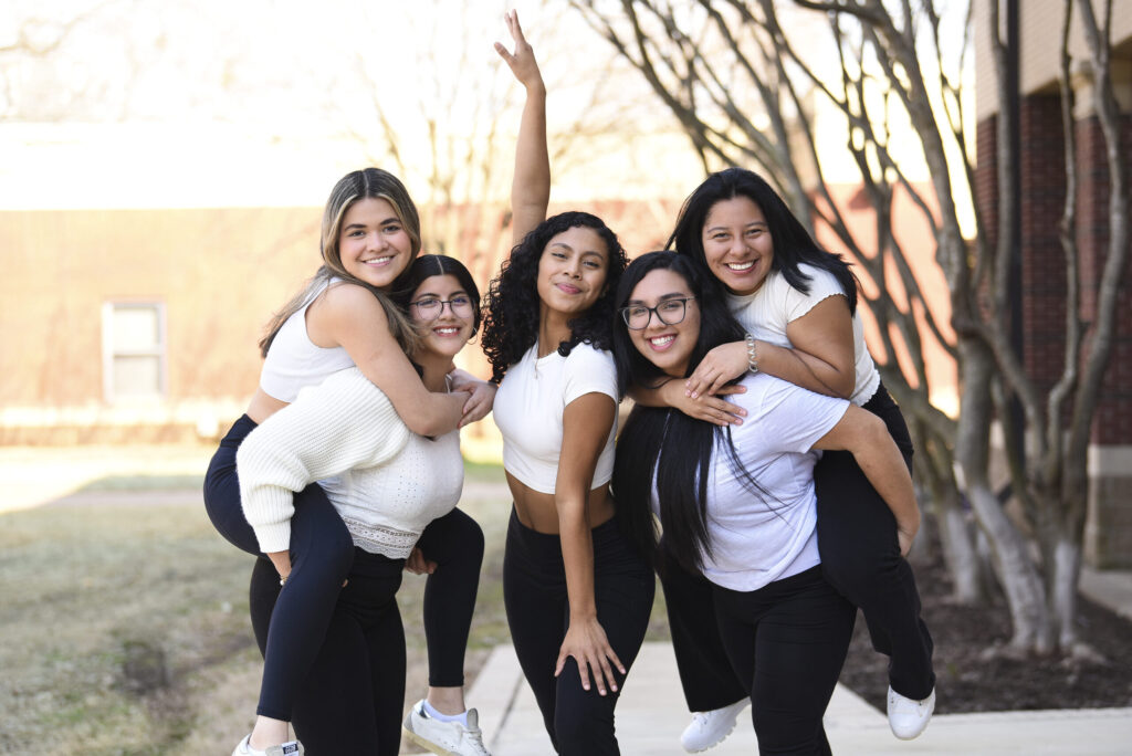 Yele Dance Club members