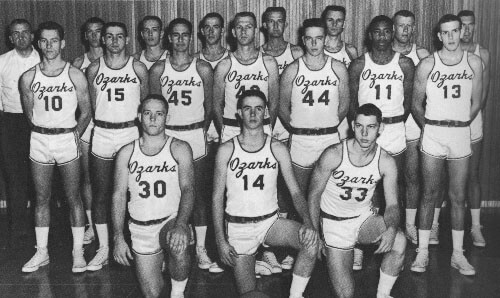 Historical photo of the integrated 1963 men's basketball team