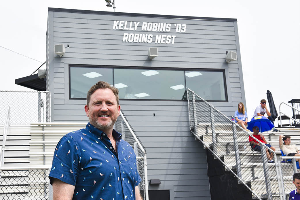Kelly Robins '03