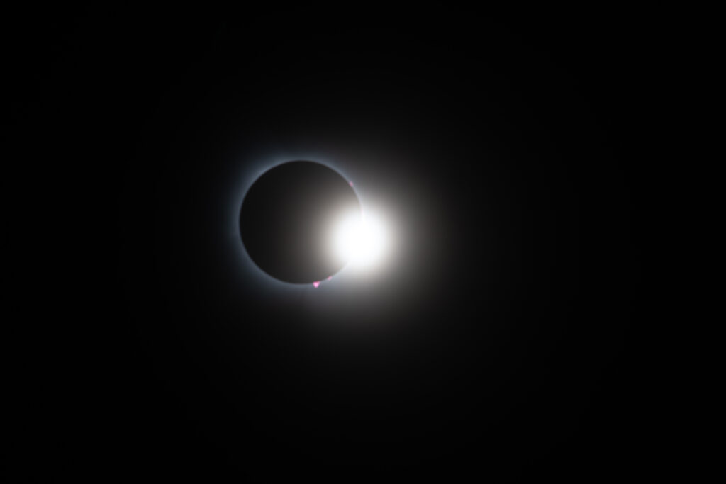 Bailey's Beads feature during total eclipse